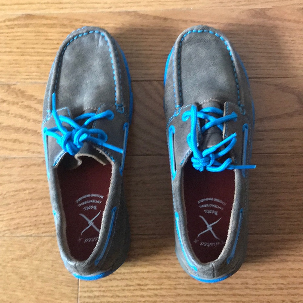 Leather boat shoes